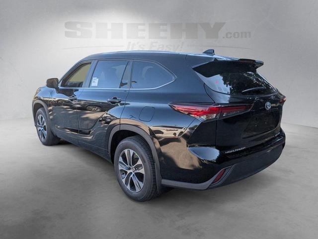 Photo of 2025 Midnight Black Metallic Toyota Highlander