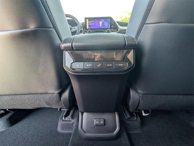 Photo of 2025 Midnight Black Metallic Toyota Highlander