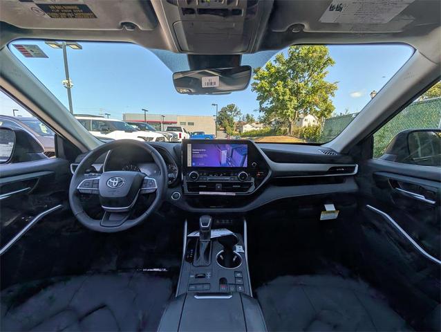 Photo of 2025 Midnight Black Metallic Toyota Highlander