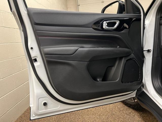 Photo of 2026 Bright White Clearcoat Jeep Compass