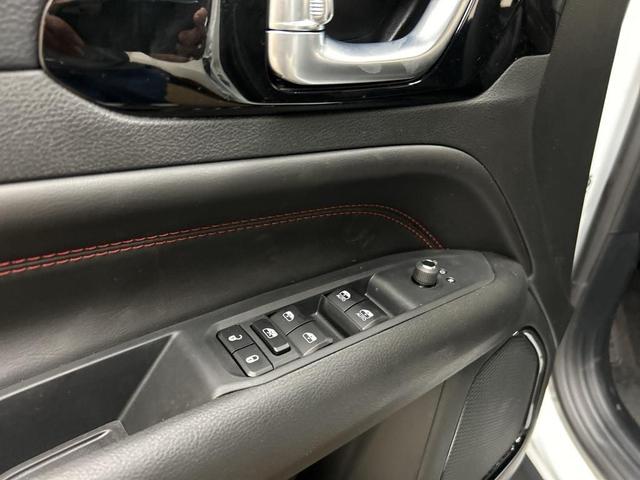 Photo of 2026 Bright White Clearcoat Jeep Compass