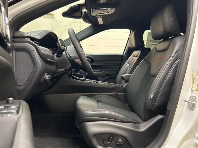 Photo of 2026 Bright White Clearcoat Jeep Compass
