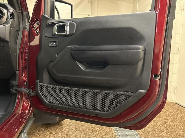 Photo of 2021 Snazzberry Pearlcoat Jeep Gladiator