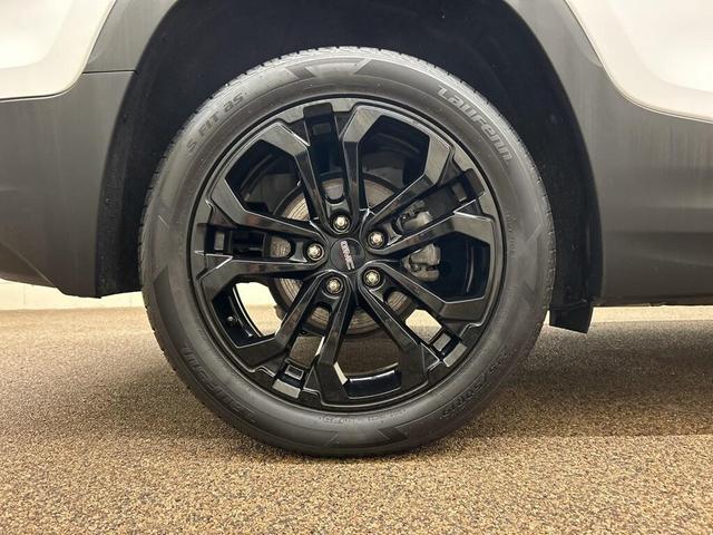 Photo of 2021 Summit White GMC Terrain