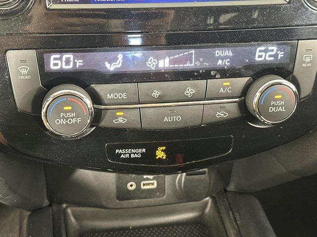 Photo of 2018 Magnetic Black Nissan Rogue