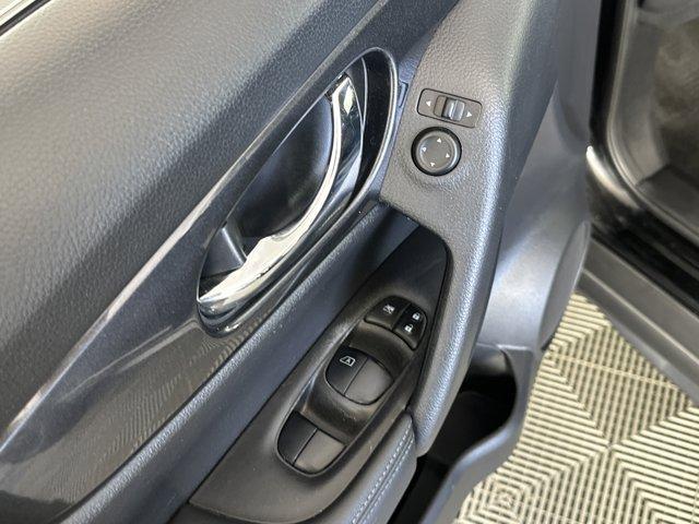 Photo of 2018 Magnetic Black Nissan Rogue