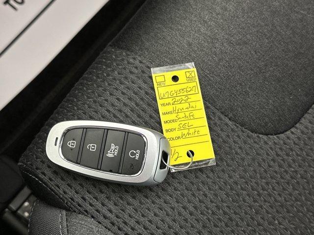 Photo of 2022 Quartz White Hyundai SANTA FE