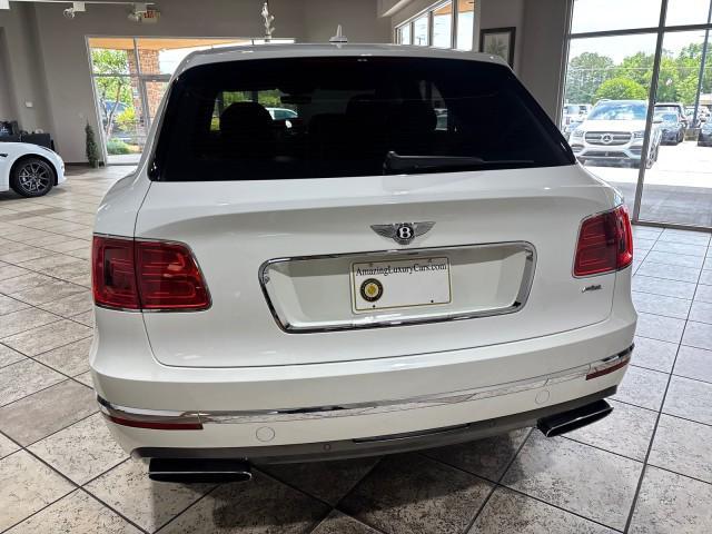 Photo of 2018 Glacier White Bentley Bentayga