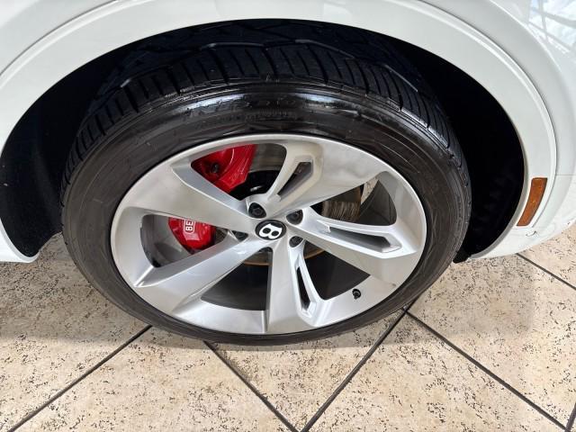 Photo of 2018 Glacier White Bentley Bentayga