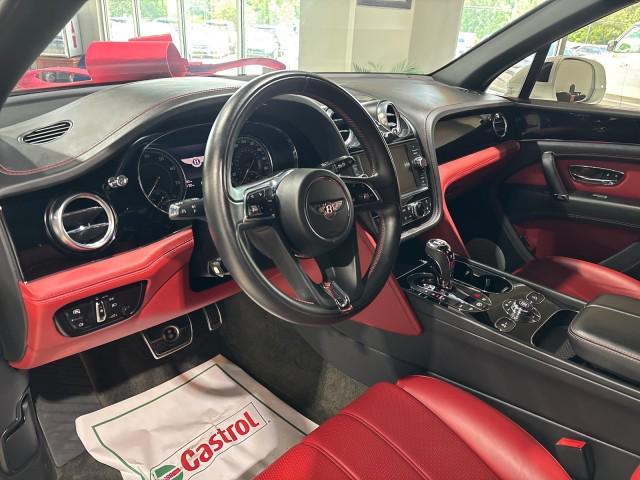 Photo of 2018 Glacier White Bentley Bentayga