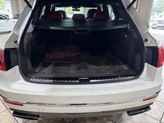 Photo of 2018 Glacier White Bentley Bentayga