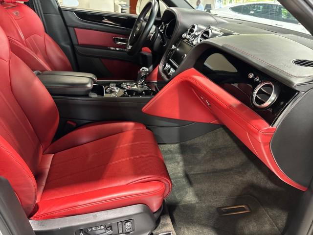 Photo of 2018 Glacier White Bentley Bentayga