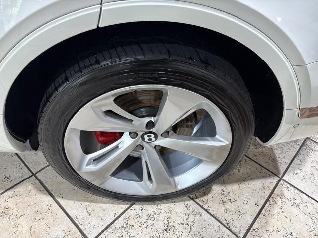 Photo of 2018 Glacier White Bentley Bentayga