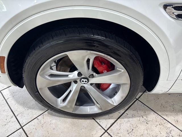 Photo of 2018 Glacier White Bentley Bentayga