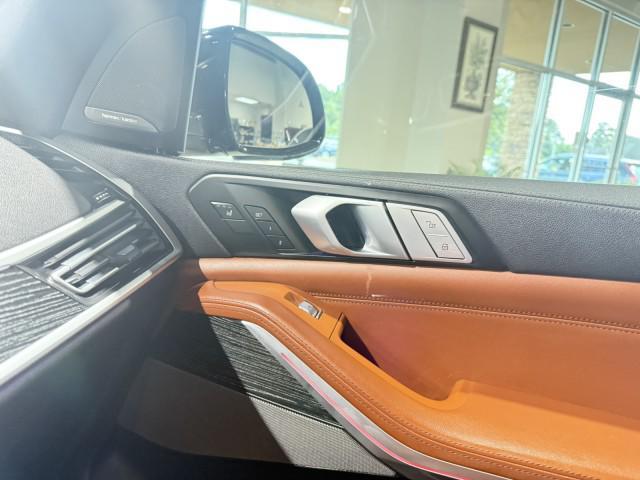 Photo of 2022 Carbon Black Metallic BMW X7