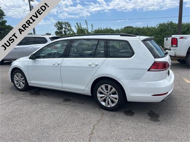 Photo of 2019 White Volkswagen Golf SportWagen