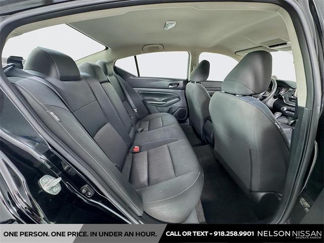 Photo of 2022 Super Black Clearcoat Nissan Altima