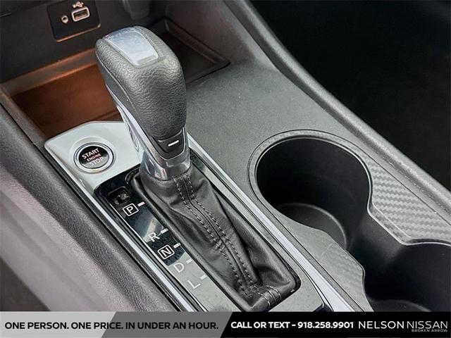 Photo of 2022 Super Black Clearcoat Nissan Altima