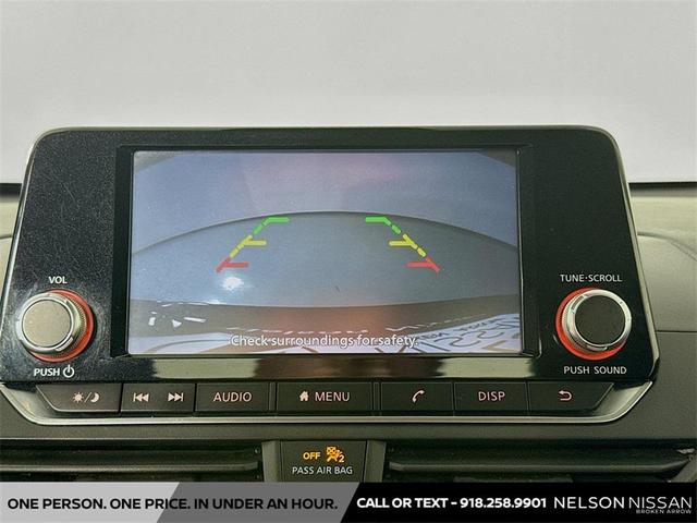 Photo of 2022 Super Black Clearcoat Nissan Altima