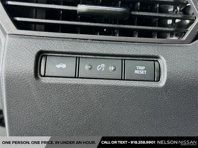 Photo of 2022 Super Black Clearcoat Nissan Altima