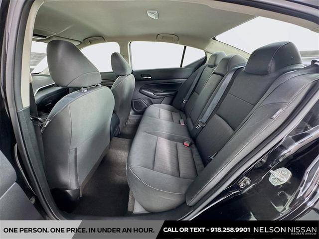 Photo of 2022 Super Black Clearcoat Nissan Altima