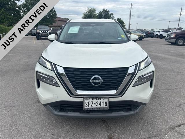 Photo of 2023 Pearl White Tricoat Nissan Rogue