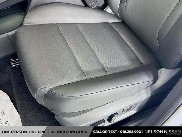 Photo of 2025 Everest White Pearl Nissan Rogue