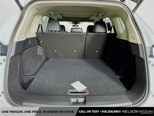 Photo of 2025 Everest White Pearl Nissan Rogue