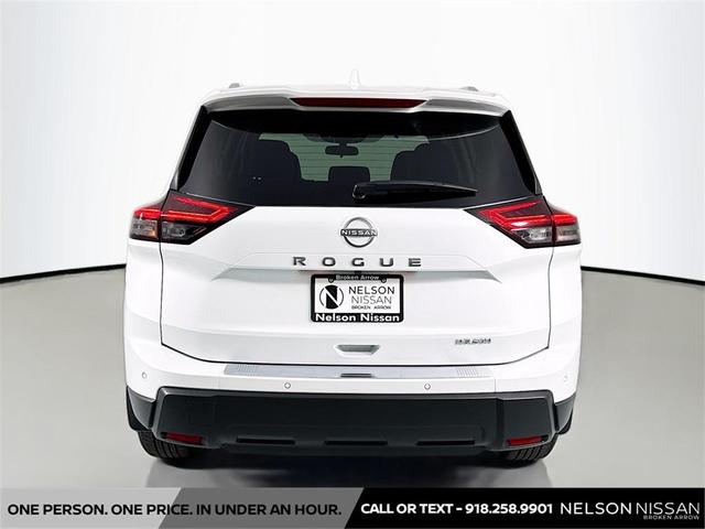 Photo of 2025 Everest White Pearl Nissan Rogue