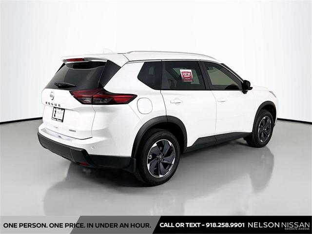 Photo of 2025 Everest White Pearl Nissan Rogue