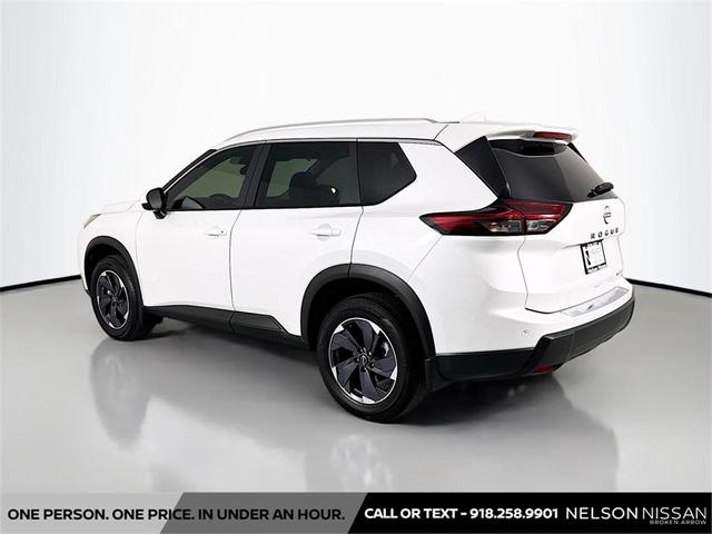 Photo of 2025 Everest White Pearl Nissan Rogue