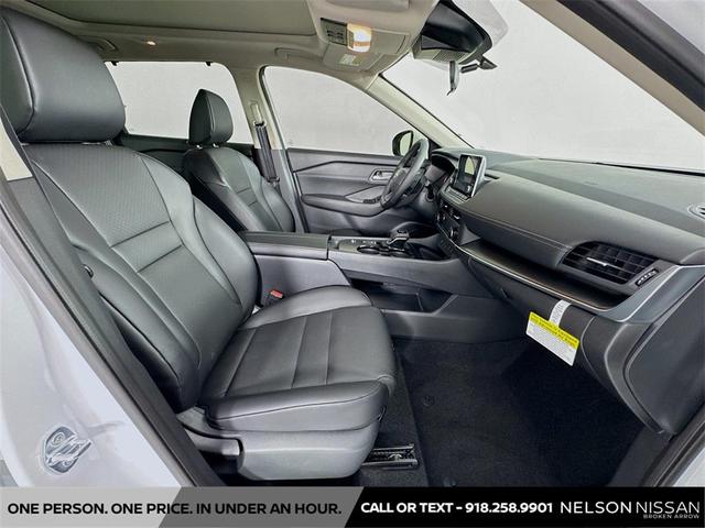 Photo of 2025 Everest White Pearl Nissan Rogue