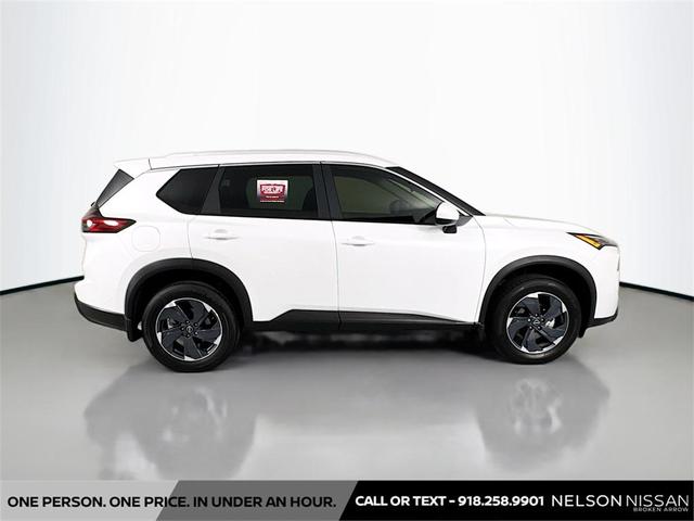 Photo of 2025 Everest White Pearl Nissan Rogue