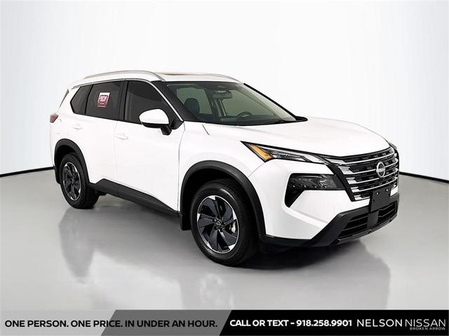 Photo of 2025 Everest White Pearl Nissan Rogue