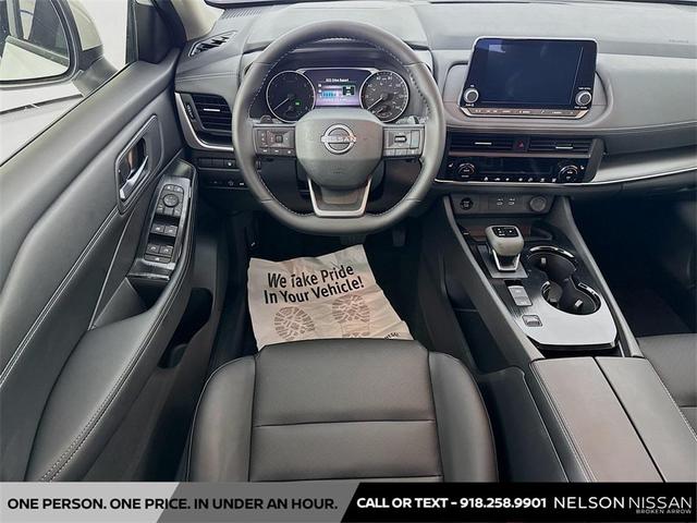 Photo of 2025 Everest White Pearl Nissan Rogue