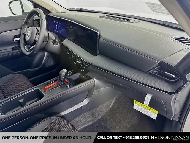 Photo of 2025 Aspen White Tricoat Nissan Kicks