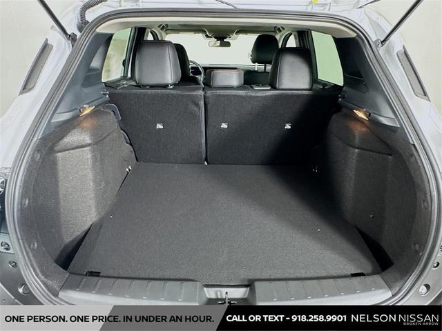 Photo of 2025 Aspen White Tricoat Nissan Kicks