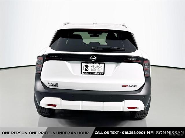 Photo of 2025 Aspen White Tricoat Nissan Kicks