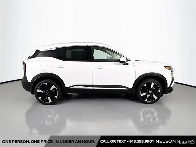 Photo of 2025 Aspen White Tricoat Nissan Kicks