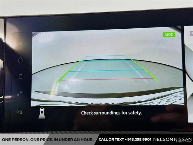 Photo of 2025 Aspen White Tricoat Nissan Kicks