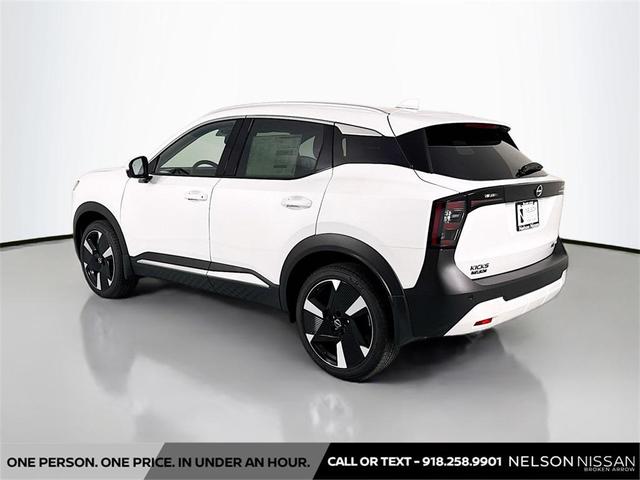 Photo of 2025 Aspen White Tricoat Nissan Kicks
