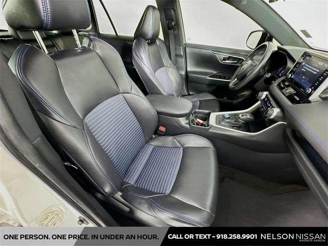 Photo of 2021 Blizzard Pearl/Midnight Black Metallic Toyota RAV4 Hybrid
