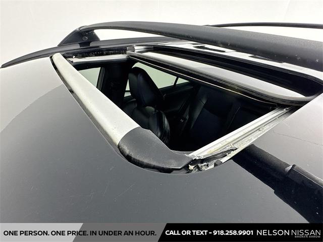 Photo of 2021 Blizzard Pearl/Midnight Black Metallic Toyota RAV4 Hybrid