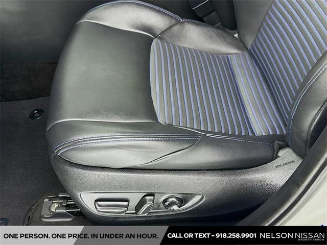 Photo of 2021 Blizzard Pearl/Midnight Black Metallic Toyota RAV4 Hybrid