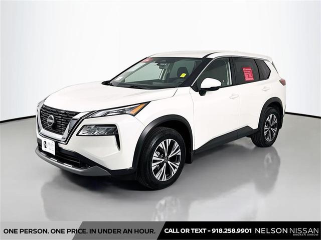 Photo of 2023 Pearl White Tricoat Nissan Rogue