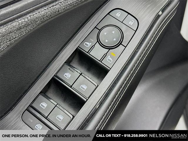 Photo of 2023 Pearl White Tricoat Nissan Rogue