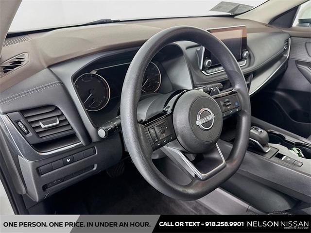 Photo of 2023 Pearl White Tricoat Nissan Rogue