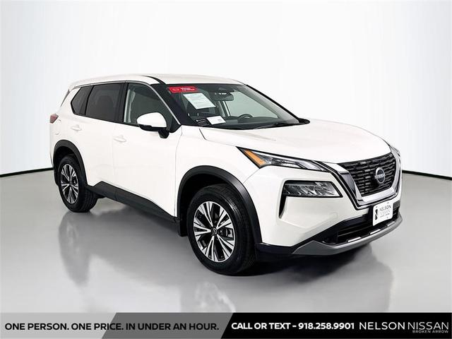 Photo of 2023 Pearl White Tricoat Nissan Rogue