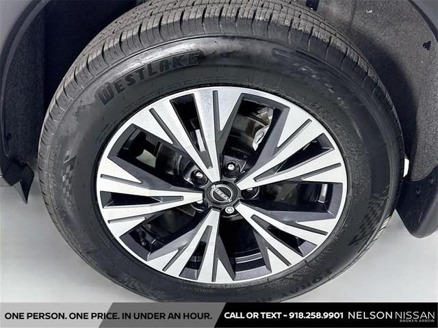 Photo of 2023 Pearl White Tricoat Nissan Rogue