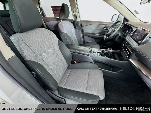 Photo of 2023 Pearl White Tricoat Nissan Rogue